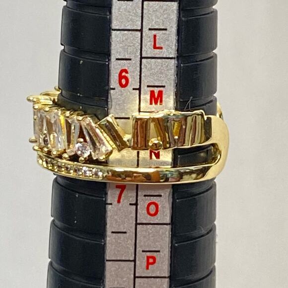 Gold Tone Ring With Angled Rhinestone Chips Open Ended Adjustable - Picture 8 of 8